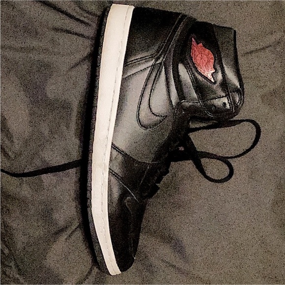 Nike Air Jordan 1 Black Satin - Picture 2 of 4